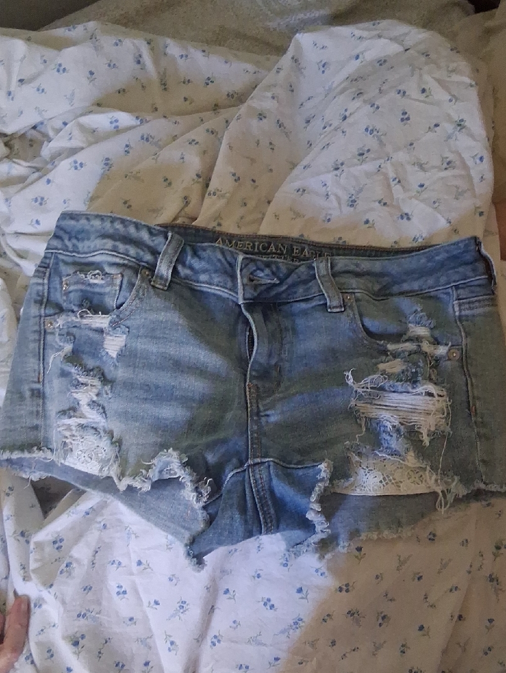 American eagle outfitters , short shorts , size 10 extra stretch distressed